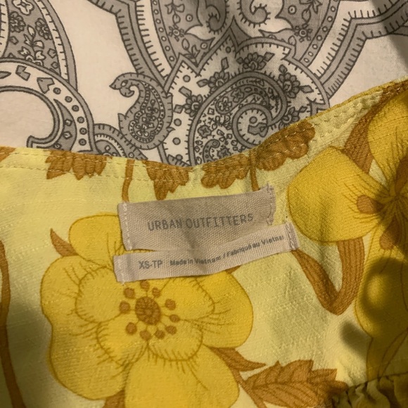 Urban outfitters yellow floral crop top size xs - Picture 3 of 3